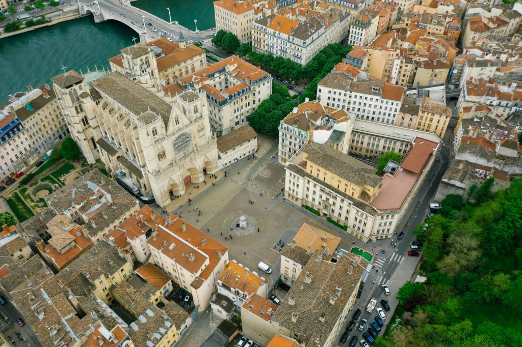Assureur bijouterie lyon : comment trouver un spécialiste local